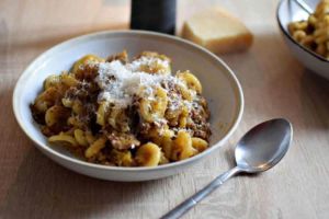 Recette Pâtes à la saucisse et à la courge : la recette de ragù qui change pour l’automne