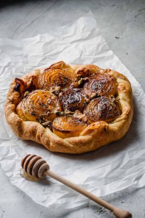 Recette Tarte rustique aux oignons et au roquefort