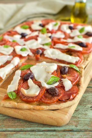 Recette Tarte végane à la tomate et à la mozzarella fumée