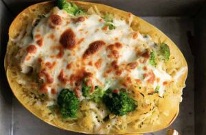 Recette Recette santé de courge spaghetti gratinée au poulet et brocoli!