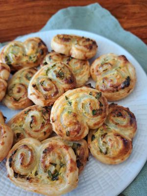 Recette Feuilletés apéritif à l’ail des ours et au parmesan