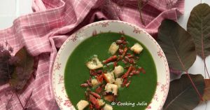 Recette Velouté courgette-épinards et son crumble de lardons