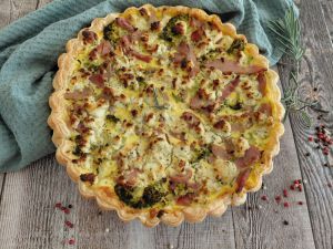 Recette Tarte aux brocolis, poulet et fromage ail et fine herbe