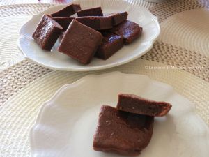 Recette Carrés tendres, purée de dattes et chocolat