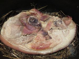 Recette Rouelle de porc au foin en cocotte lutée