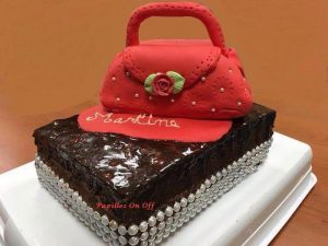 Recette Gâteau sac à main en pâte à sucre : gâteau à la crème de moka et gâteau au chocolat, au thermomix ou sans