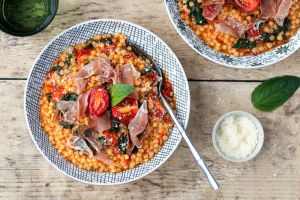 Recette One pot perles de cousoucs aux tomates cerises et épinards