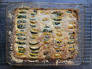 Recette Clafoutis aux courgettes, lait ribot, sésame et zaatar