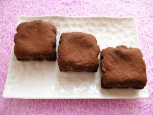 Recette Brownies hyperprotéinés diététiques végans choco-noisette aux fèves de cacao (sans gluten ni beurre ni oeuf et riches en fibres)