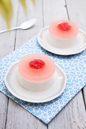 Recette Panna cotta vegan à la vanille et sa gelée de rhubarbe {Vegan vanilla panna cotta with rhubarb jelly}