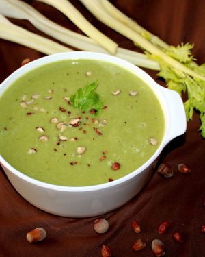 Recette Velouté de légumes et céleri branche aux noisettes