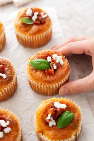 Recette Muffins salés aux tomates séchées, chèvre et miel