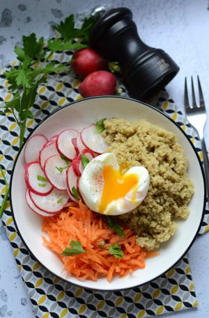 Recette Buddah bowl couscous de pois cassés carottes radis et oeul mollet #végétarien
