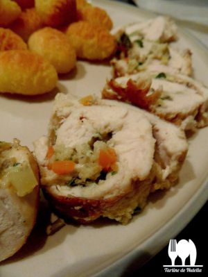 Recette Repas de fête - Médaillons de poulet farcis aux légumes sauce champignons de Paris & Pommes croquettes