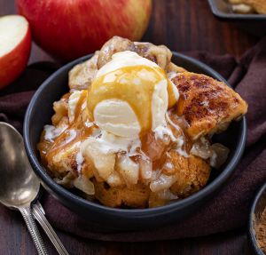 Recette 2-Ingredient Apple Cinnamon Roll Bake