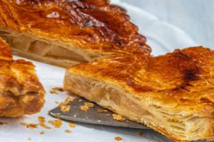 Recette Galette des Rois fourrée aux pommes et à la crème vanille (sans frangipane)