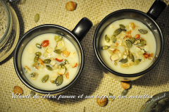 Recette Velouté de céleri pomme et son topping aux noisettes (végan)