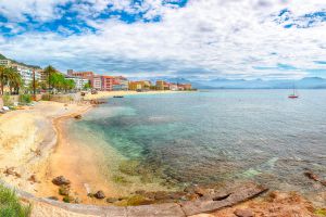 Recette Corse : paradis ou mirage pour les investisseurs immobiliers ?