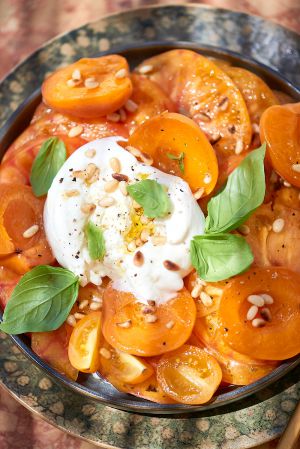 Recette Salade de tomates et abricots rôtis à la burrata