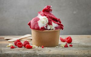 Recette Crèmes rubis et biscuits à la rose : un dessert raffiné et coloré