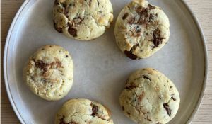 Recette Délicieux cookies coeur fondant au Dulce de Lece et pépites de Chocolat