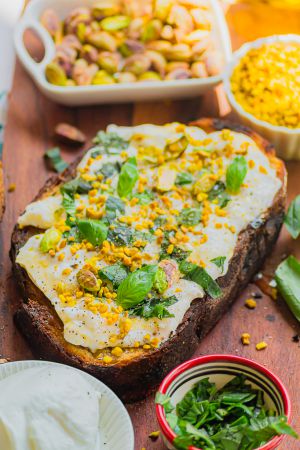 Recette Bruschetta burrata basilic pistaches et miel