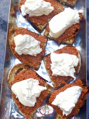 Recette Toast détonnant de mouhammara et burrata : une recette irrésistible