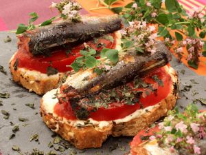 Recette Sardines en Tartines au Fromage Frais à l'Ail Tomate Origan