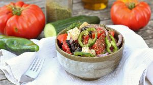 Recette Salade grecque vegan (recette en vidéo)