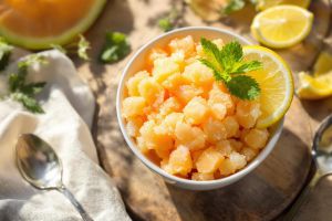 Recette 3 ingrédients seulement : ce melon glacé fait fondre la chaleur (un vrai miracle !)