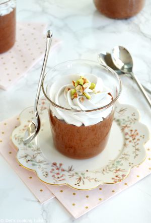 Recette Mousses au chocolat vegan et chantilly à la noix de coco (… avec du jus de pois chiche !)