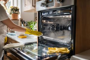 Recette Son astuce magique pour un four éclatant en 2 min (vous avez tout chez vous)