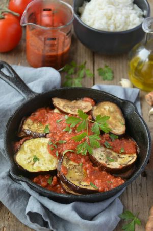 Recette Aubergines grillées à la tomate & à l'ail #vegan