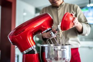 Recette This Tilt-Head Machine Is Twice as Powerful as KitchenAid's Stand Mixer (for Half the Cost)