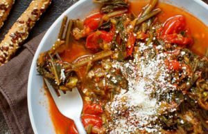 Recette Côtes de blettes à la tomate : la recette simple et savoureuse de grand-mère