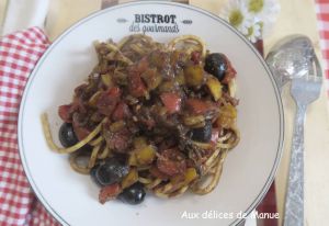 Recette Spaghetti aux poivrons, tomates, olives et anchois