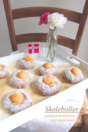 Recette Skolebrød ou Skoleboller, petites brioches norvégiennes à la crème, noix de coco et cardamome (vegan, sans lactose, sans oeuf)