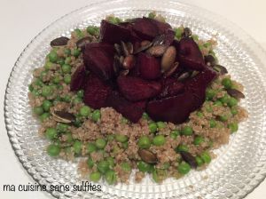 Recette Assiette végane au quinoa, betterave, petits pois et graines de courge