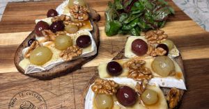 Recette Tartine de Brie aux raisins et noix caramélisés