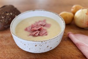 Recette Soupe de pommes de terre crémeuse au jambon fumé