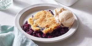Recette The Secret Ingredient to the Best Berry Cobbler Is Already in Your Fridge