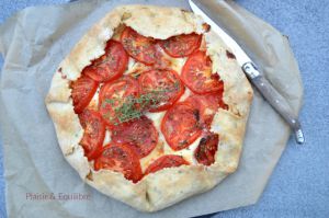 Recette Tarte rustique à la tomate et au crottin de Chavignol