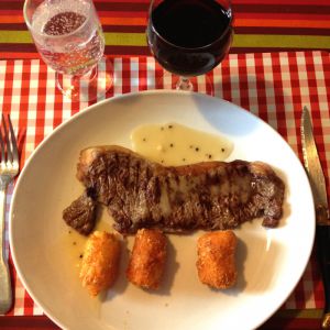 Recette Steack et croquettes de pommes de terre, sauce au poivre, comme au Bistrot