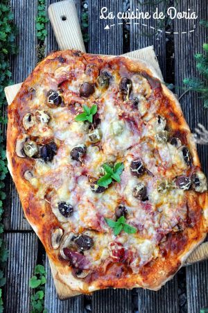 Recette Pizza au jambon et champignons
