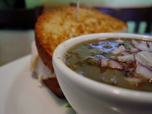 Recette Soupe veloutée aux haricots noirs et crevettes pour Halloween