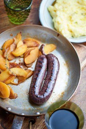 Recette Boudin noir à la poêle, pommes caramélisées et purée de pommes de terre