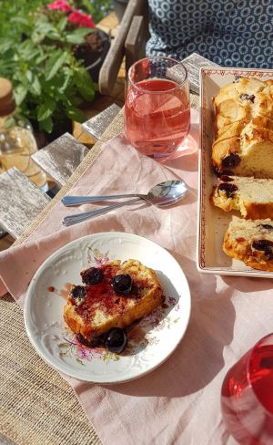 Recette Cake au yaourt à la vanille et cerises griottes au sirop (vegan)