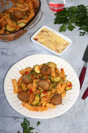 Recette Repas complet; boulettes sauce tomate et petits flans abricots banane