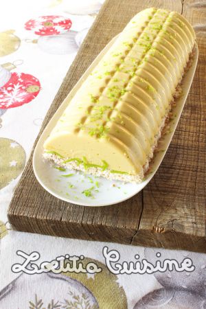 Recette Bûche de noël végane crue à la mousse d’ananas et citron vert sur craquant de coco {option mangue possible}