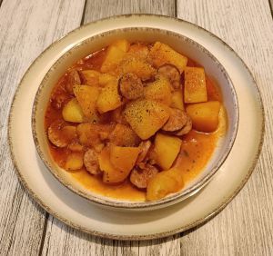 Recette Ragoût de pommes de terre aux saucisses fumées au Cookéo